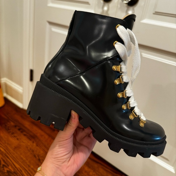 GUCCI GG LEATHER CANVAS ANKLE BOOTS BLACK W/ RED, WHITE, AND BLUE BUCKLE - Picture 5 of 16